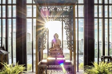 Our list of favourite last-minute wellbeing retreats to end the year with calm and serenity, in nature, mountains or by the sea. 