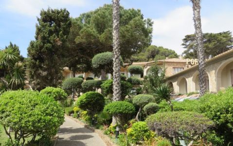 Image for Beautiful location with views of the sea and green gardens.