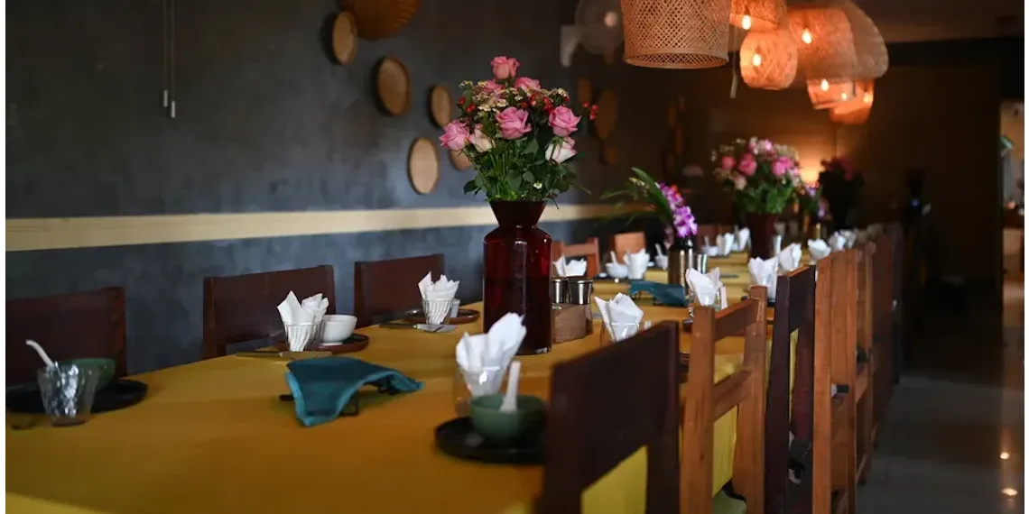 community table - Phuket Cleanse