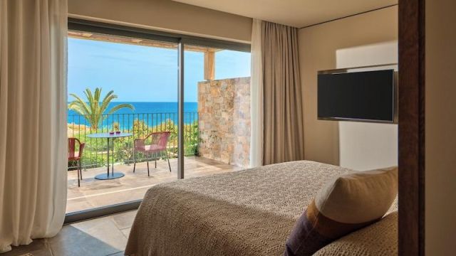 Bedroom Zen Beachfront Bungalow | Minos Palace Resort