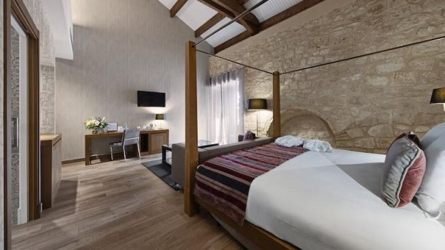 Castilla Termal Monasterio de Valbuena | Deluxe historical room