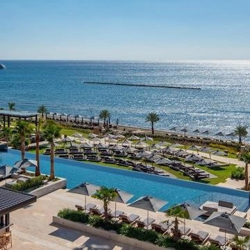 pool and sea view