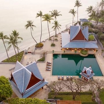 pool and sea view